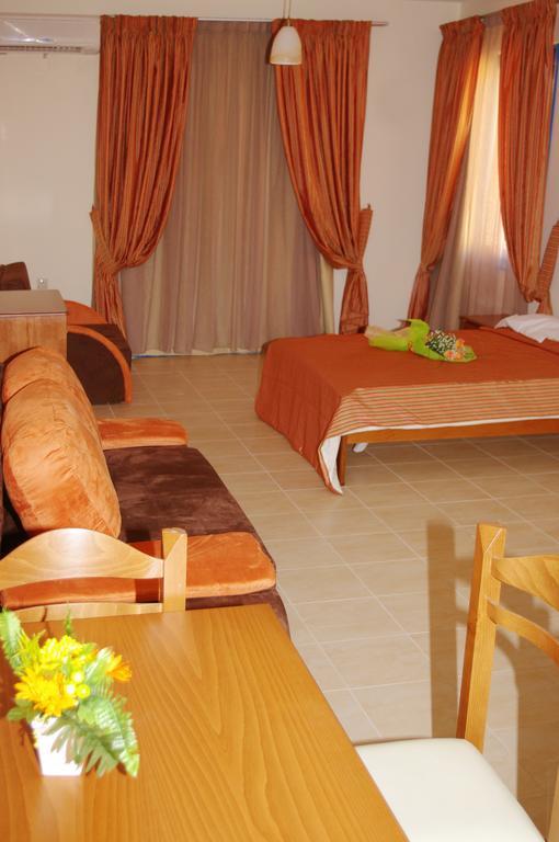 Gold Apartments Platanes  Bagian luar foto